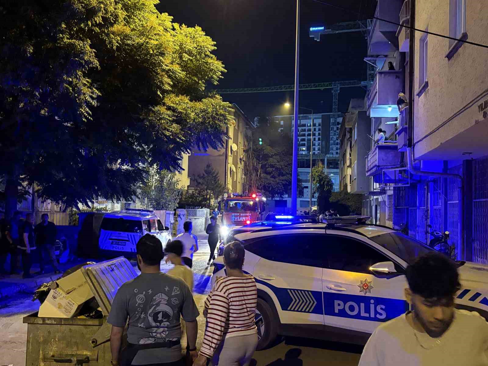 Kayseri’de 4 katlı binada yangın: Anne ve iki çocuğu dumandan etkilendi