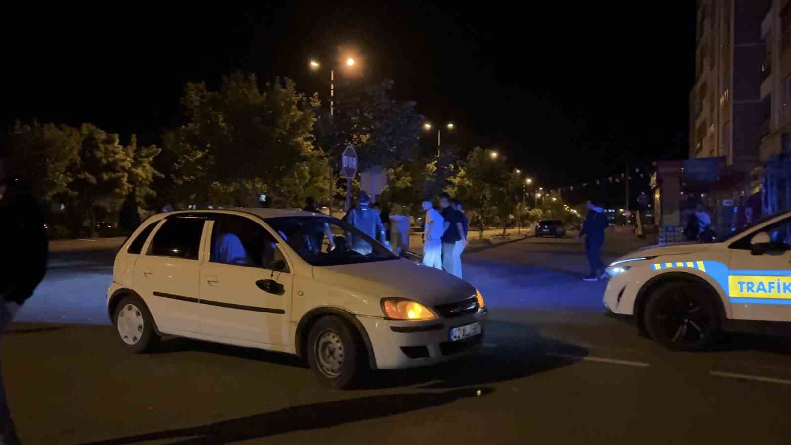 Kayseri’de otomobille motosiklet çarpıştı: 1’i ağır 2 yaralı