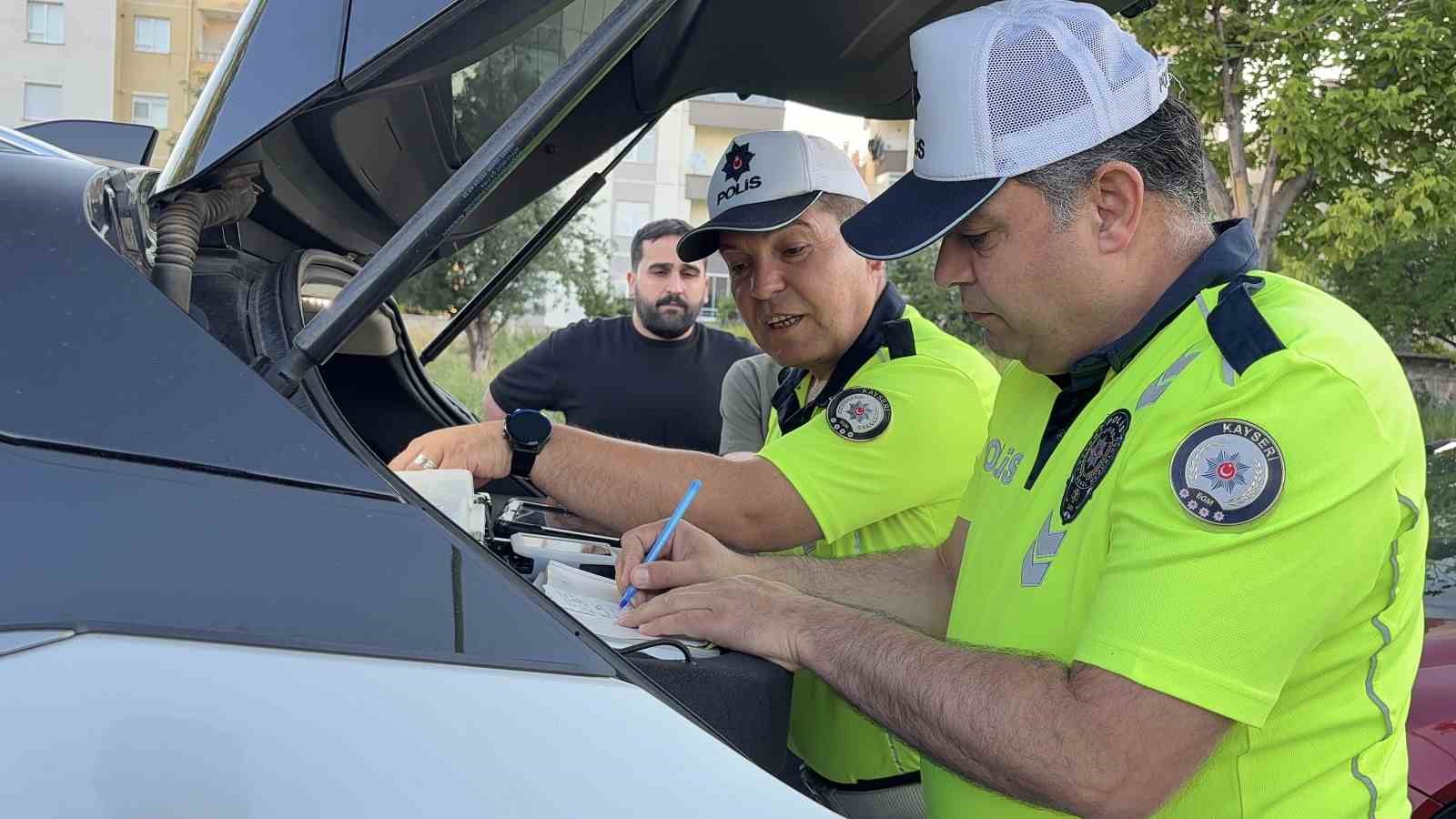 Şüphe üzerine durdurulan sürücü 1.06 promil alkollü çıktı