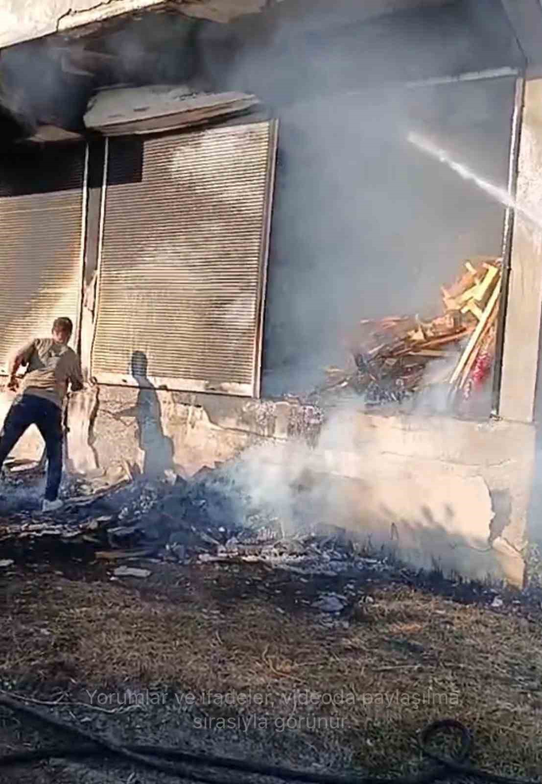 Evin deposundaki yangın korkuttu