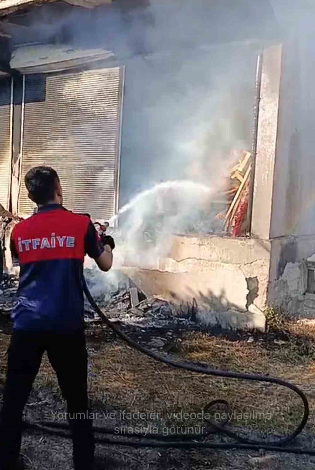 Evin deposundaki yangın korkuttu