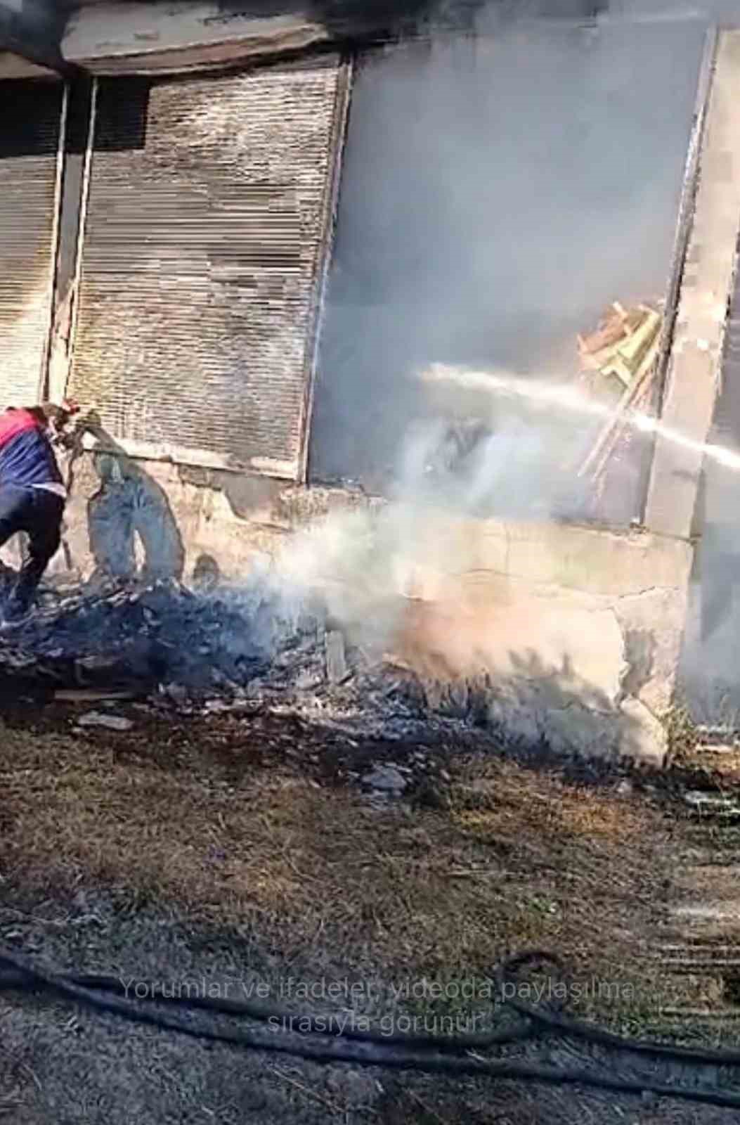Evin deposundaki yangın korkuttu