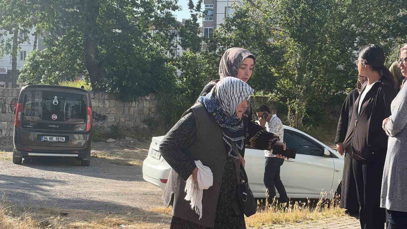 Kayseri’de 12 katlı binanın görevli dairesinde yangın