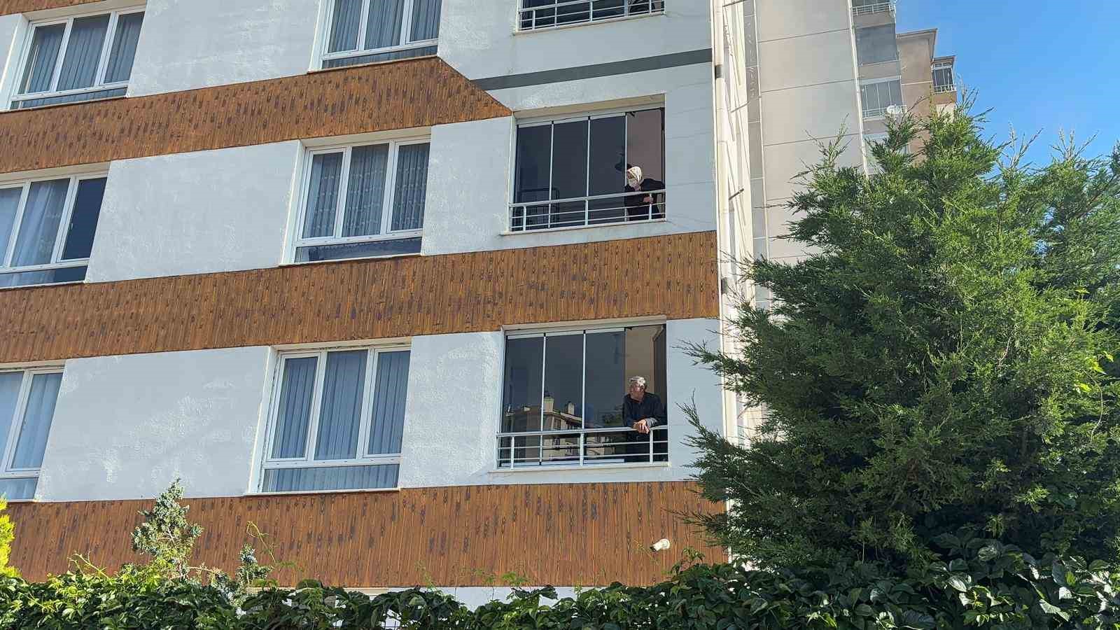 Kayseri’de 12 katlı binanın görevli dairesinde yangın