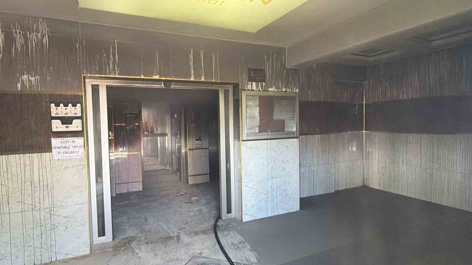 Kayseri’de 12 katlı binanın görevli dairesinde yangın