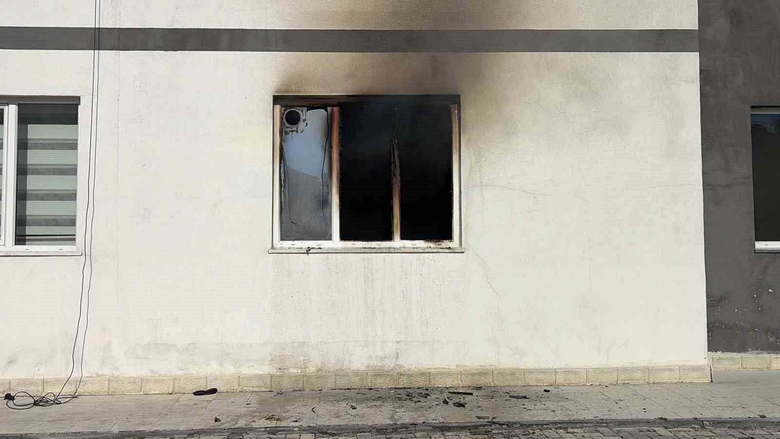 Kayseri’de 12 katlı binanın görevli dairesinde yangın