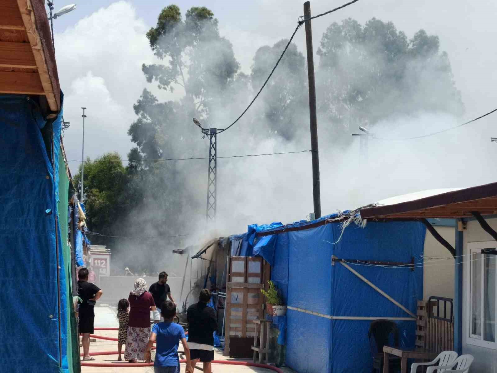 İskenderun’da konteyner yangını korkuttu