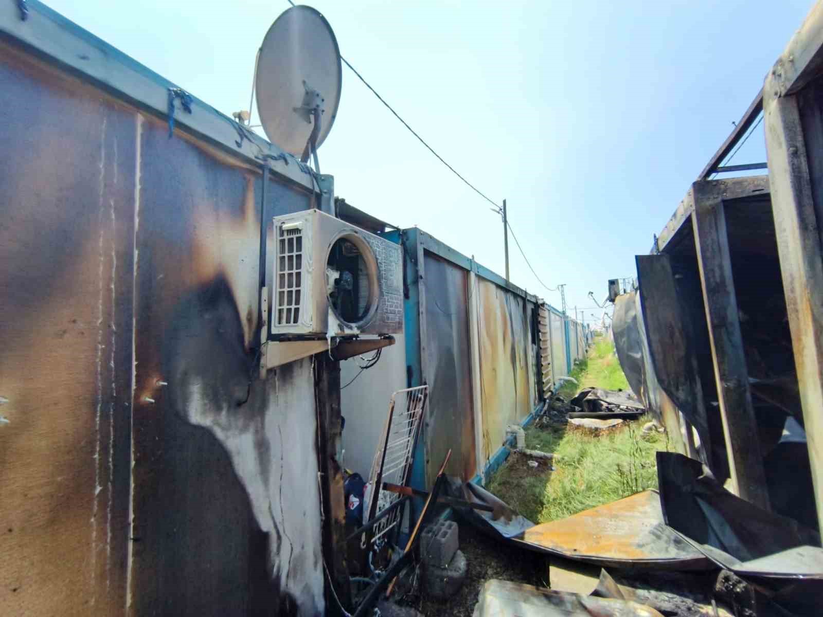 İskenderun’da konteyner yangını korkuttu