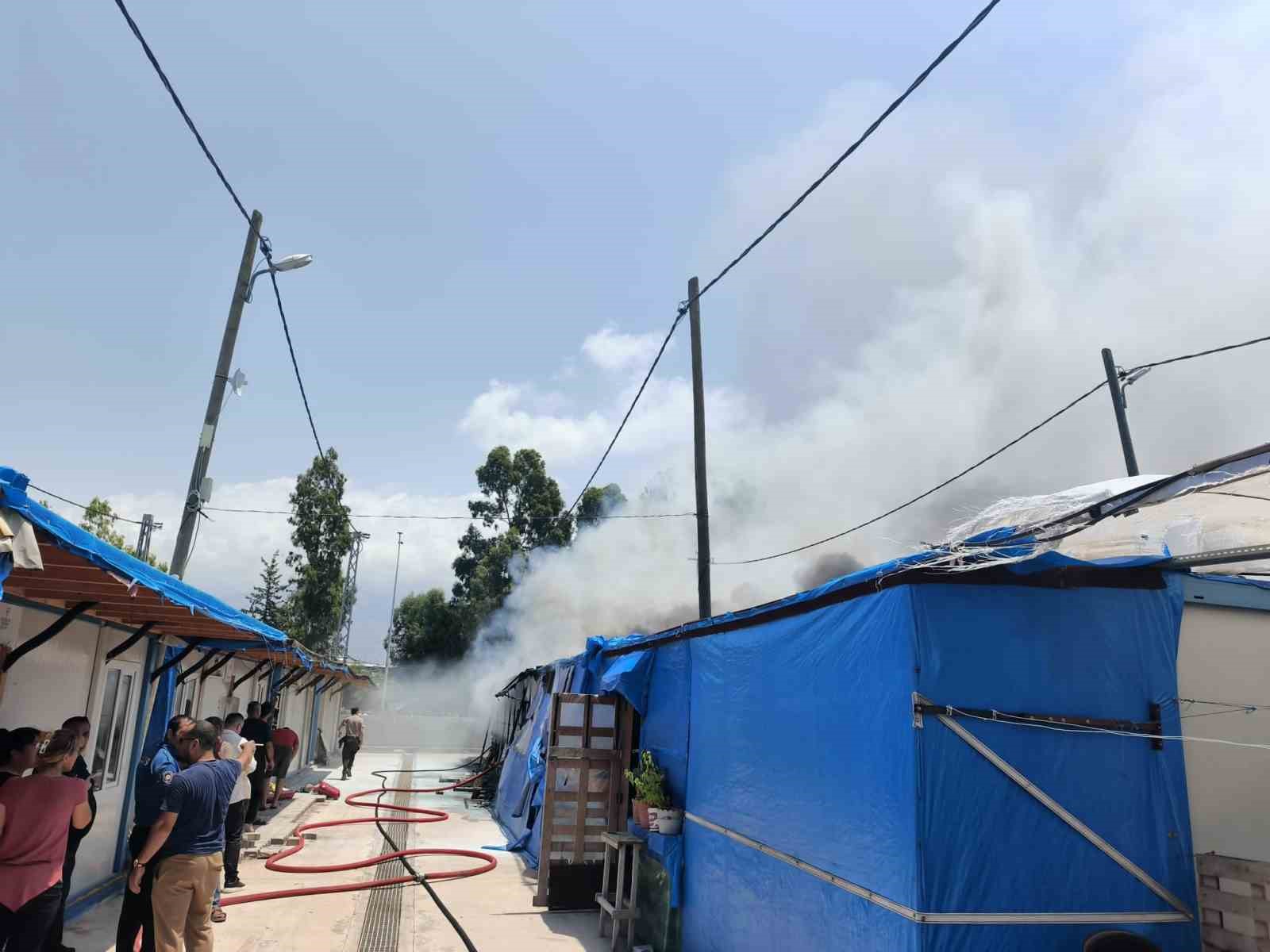 İskenderun’da konteyner yangını korkuttu