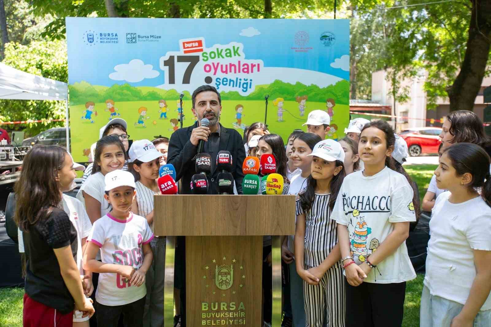 Çocuklar eskimeyen oyunlarla doyasıya eğlendiler