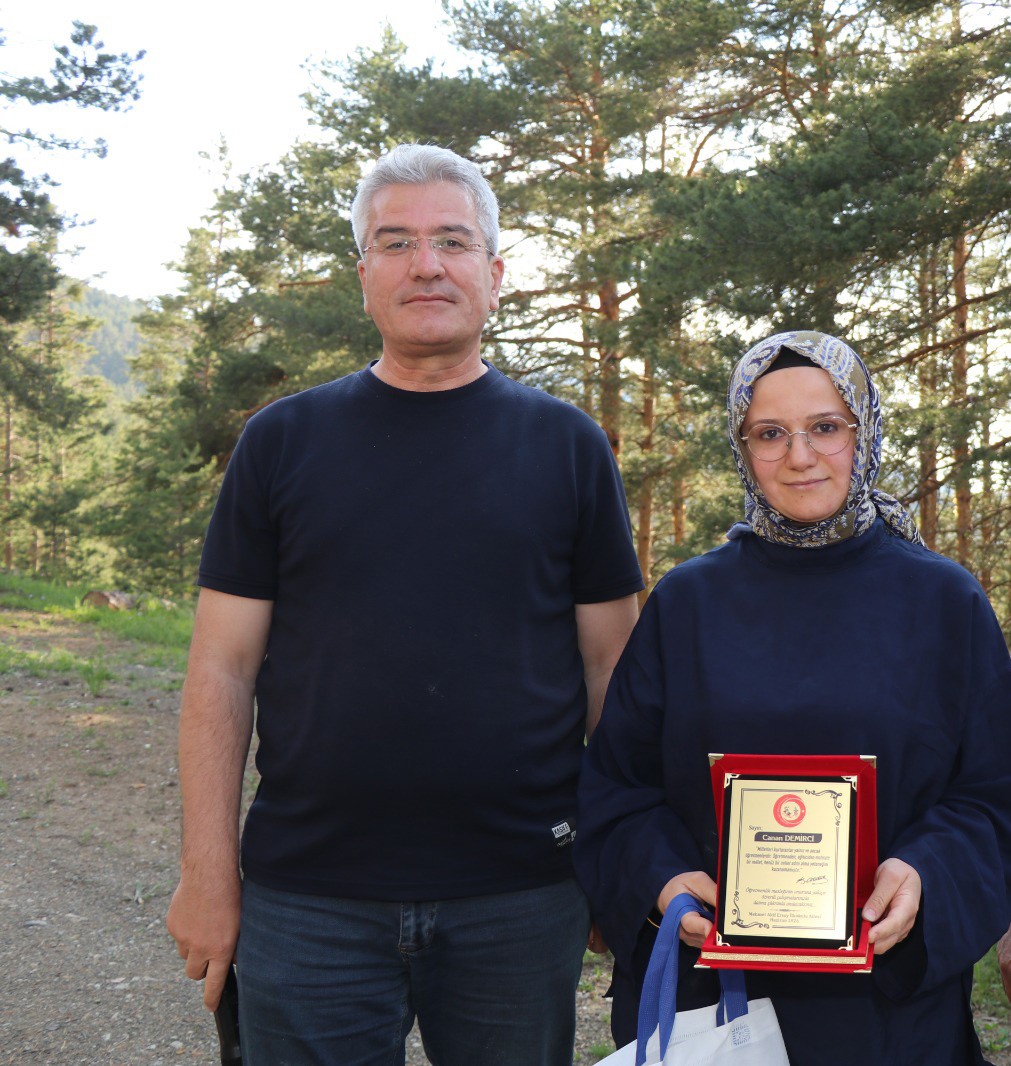 Öğretmenler yıl sonu değerlendirmesini mesire alanında yaptı