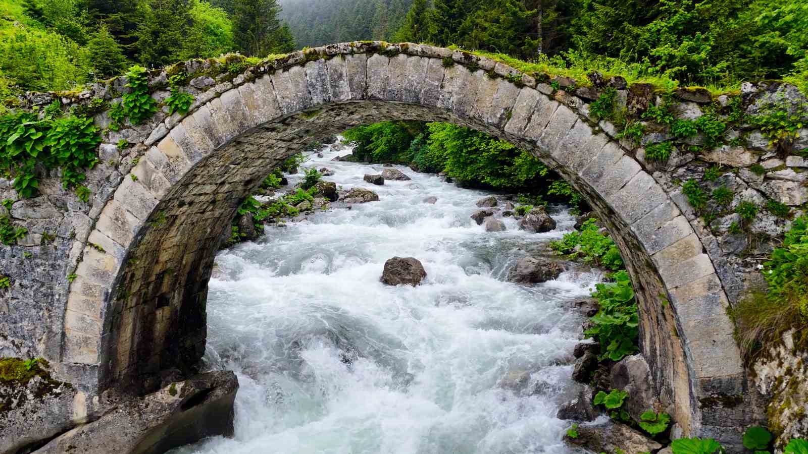 Gümüşhane’de doğanın tarihle kucaklaştığı yer: Santa Vadisi