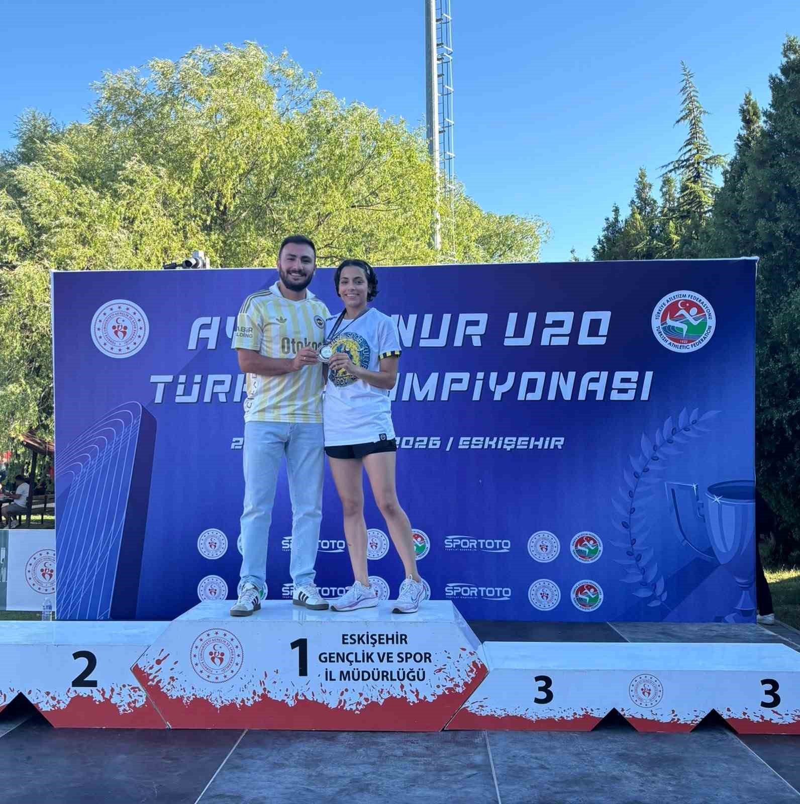 Aydınlı atlet, şampiyonadan madalyayla döndü