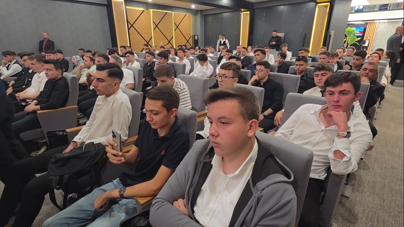 TOBB Kütahya OSB Mesleki ve Teknik Anadolu Lisesi ilk mezunlarını verdi
