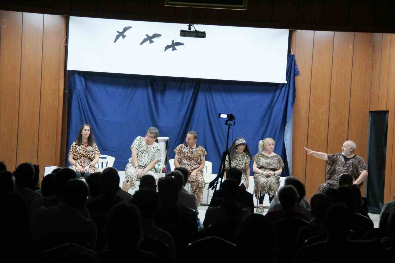 ’İlk Kıvılcım, Son Kod’ tiyatro oyunu büyük beğeni topladı