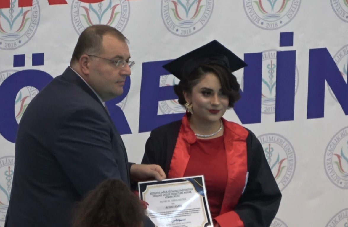 Tavşanlı’da geleceğin sağlıkçıları kep fırlattı