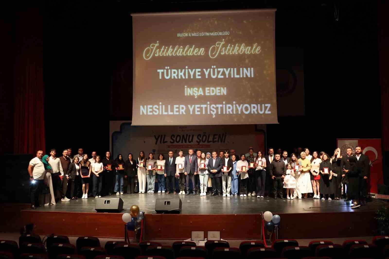 Bilecik’te ‘Eğitim Başarı Ödülleri Töreni’ coşkuyla gerçekleştirildi