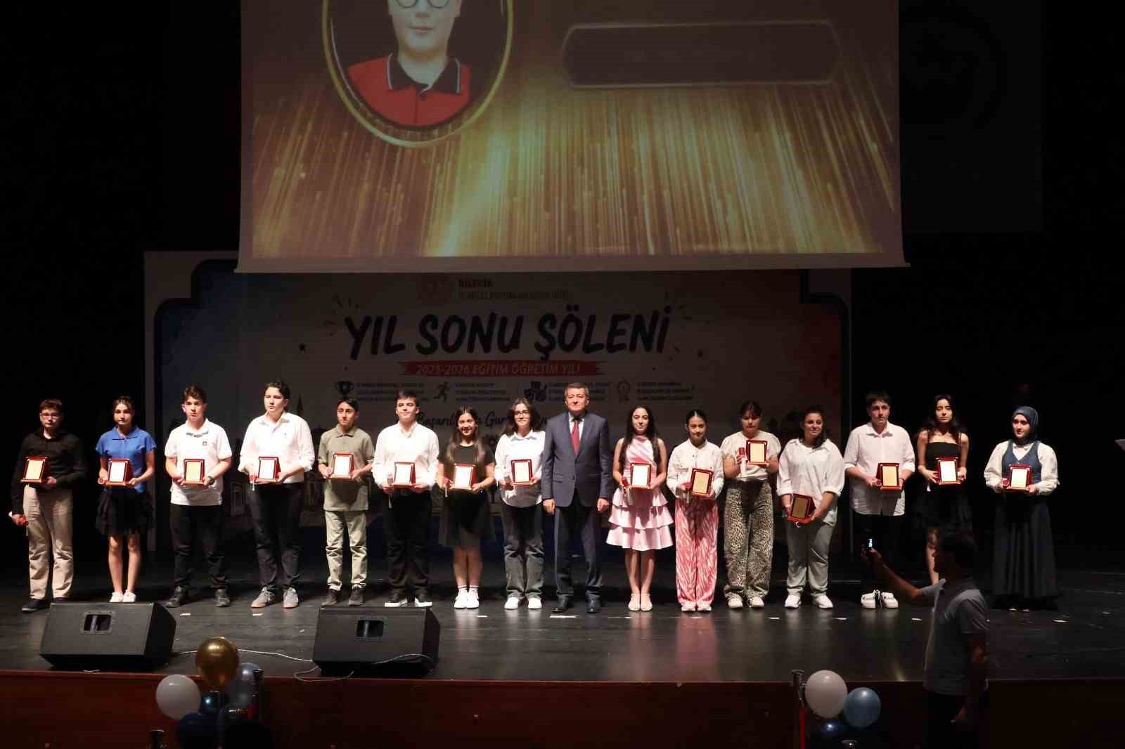 Bilecik’te ‘Eğitim Başarı Ödülleri Töreni’ coşkuyla gerçekleştirildi