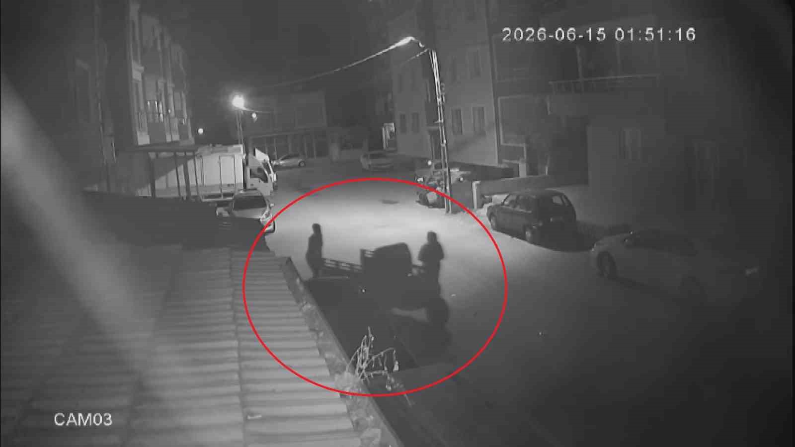 Motosikleti ittirerek çalan hırsızın 54 suç kaydı olduğu ortaya çıktı