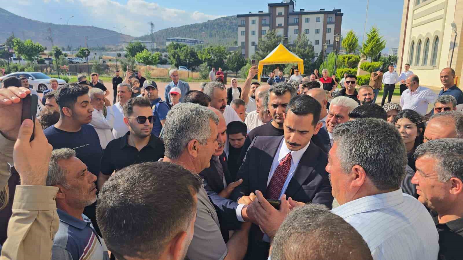 İslahiye ilçesi, Kaymakam Mehmet Soylu’ya konvoy ve gözyaşlarıyla veda etti