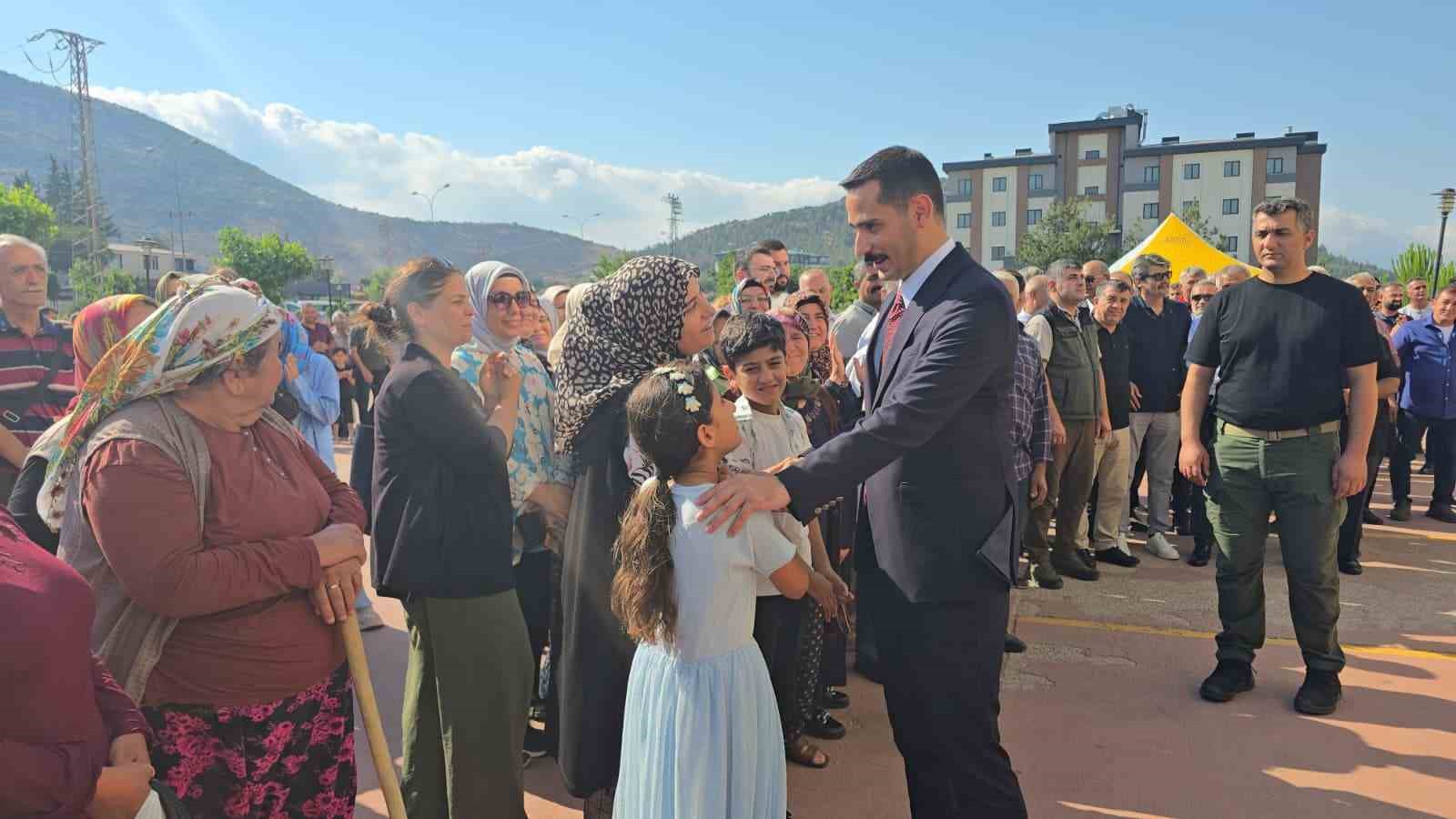 İslahiye ilçesi, Kaymakam Mehmet Soylu’ya konvoy ve gözyaşlarıyla veda etti