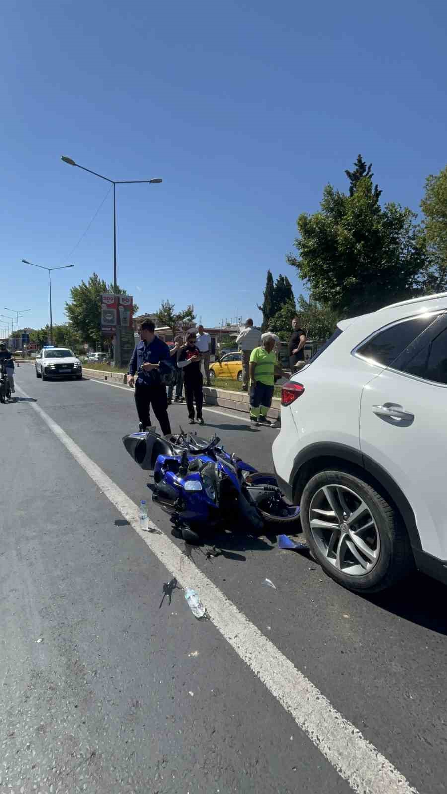 Tekirdağ’da motosiklet yayaya yol veren araca çarptı