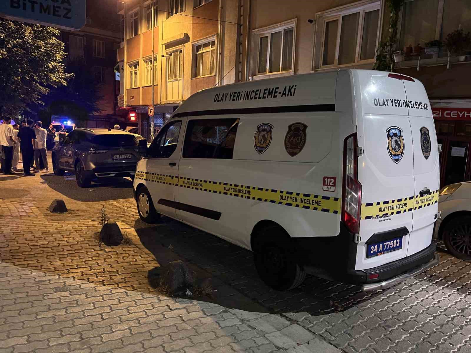 Küçükçekmece’de bıçaklı saldırı: 1 ağır yaralı