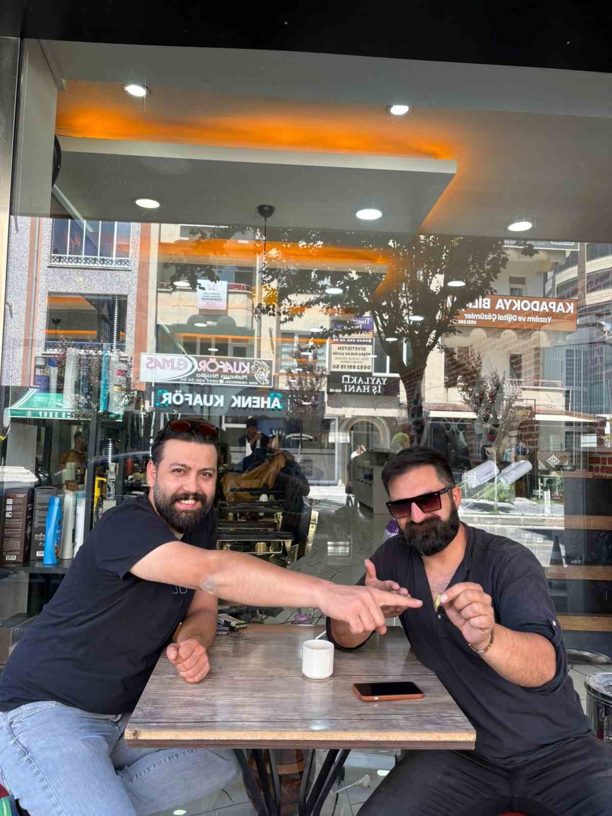 Boğazına kaçan erik parçası heimlich manevrasıyla çıkarıldı