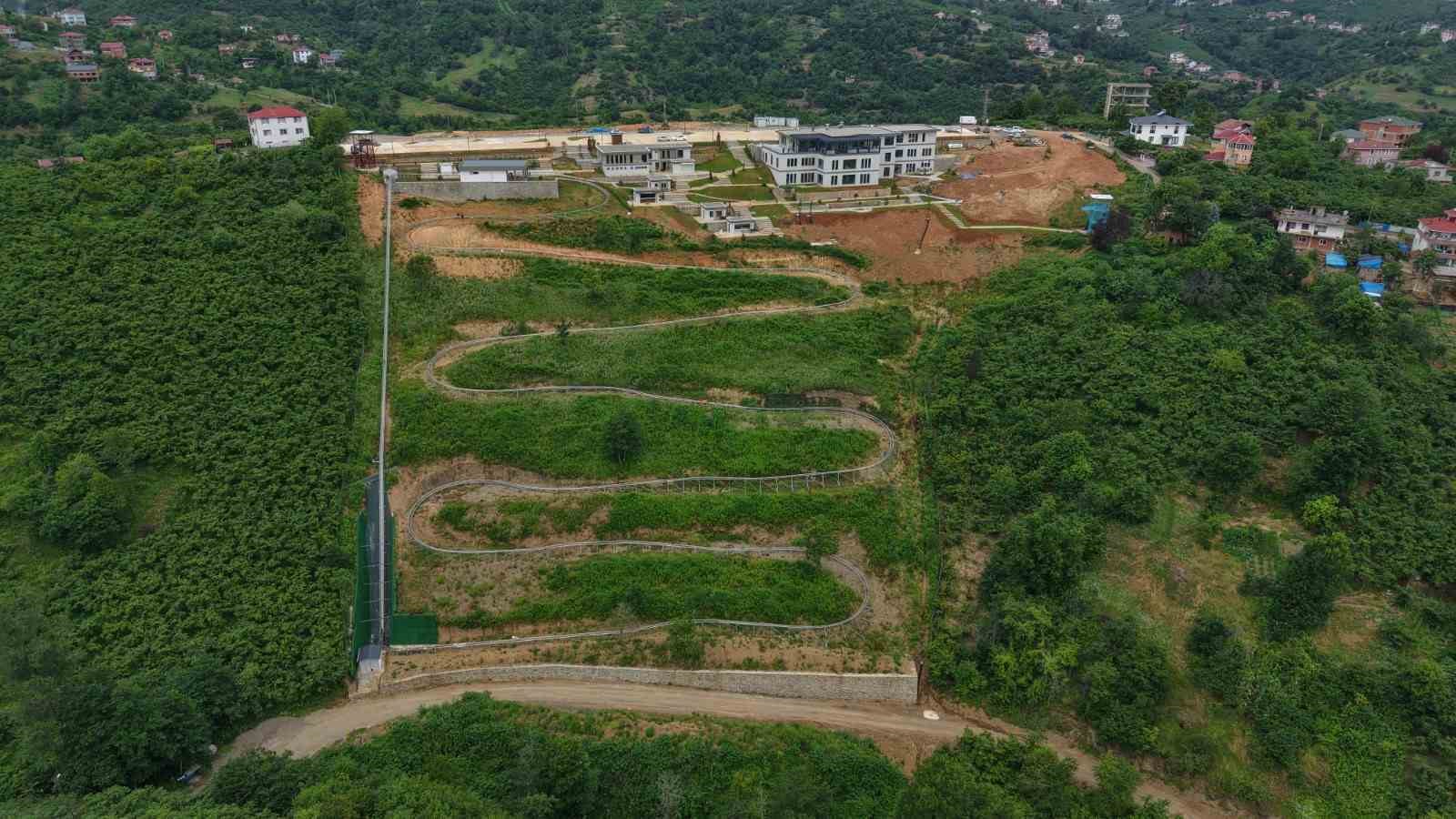40 kilometre hız, 850 metrelik parkur; Karadeniz’in en uzun dağ kızağı Trabzon’da hizmete giriyor
