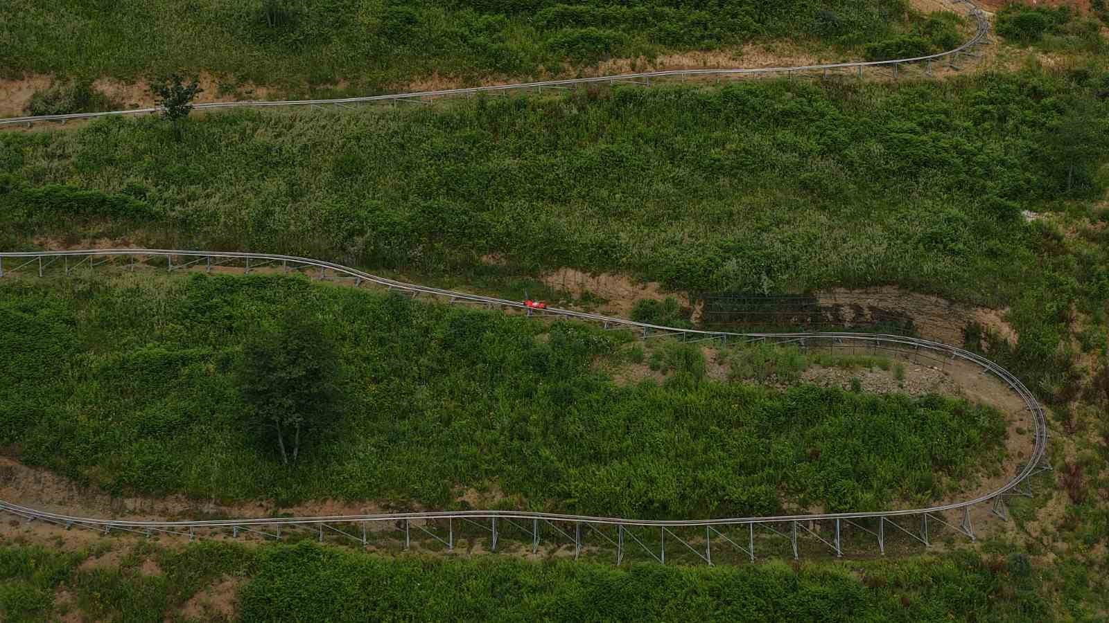 40 kilometre hız, 850 metrelik parkur; Karadeniz’in en uzun dağ kızağı Trabzon’da hizmete giriyor