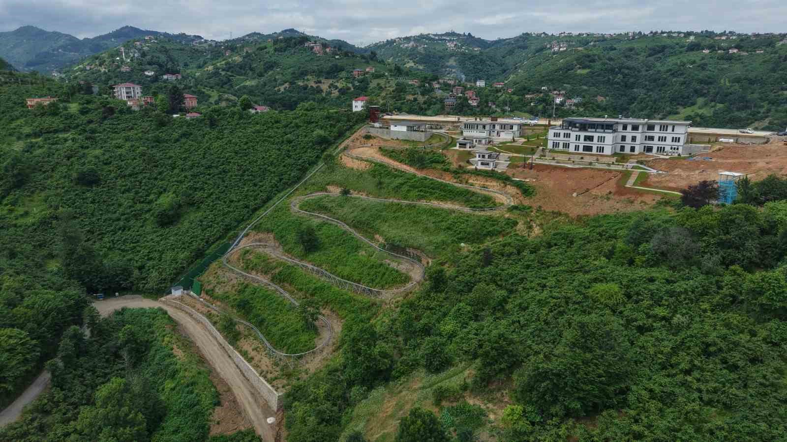 40 kilometre hız, 850 metrelik parkur; Karadeniz’in en uzun dağ kızağı Trabzon’da hizmete giriyor