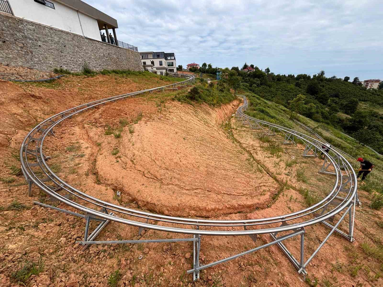 40 kilometre hız, 850 metrelik parkur; Karadeniz’in en uzun dağ kızağı Trabzon’da hizmete giriyor