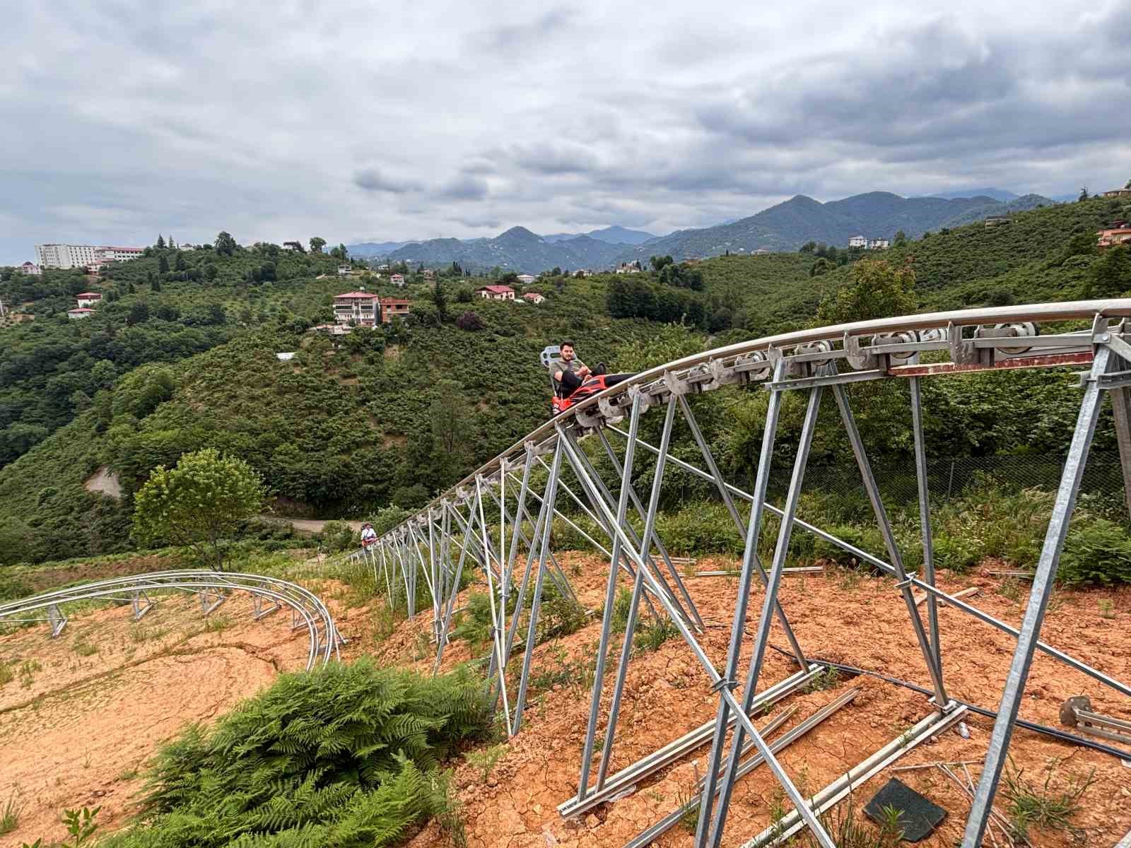 40 kilometre hız, 850 metrelik parkur; Karadeniz’in en uzun dağ kızağı Trabzon’da hizmete giriyor