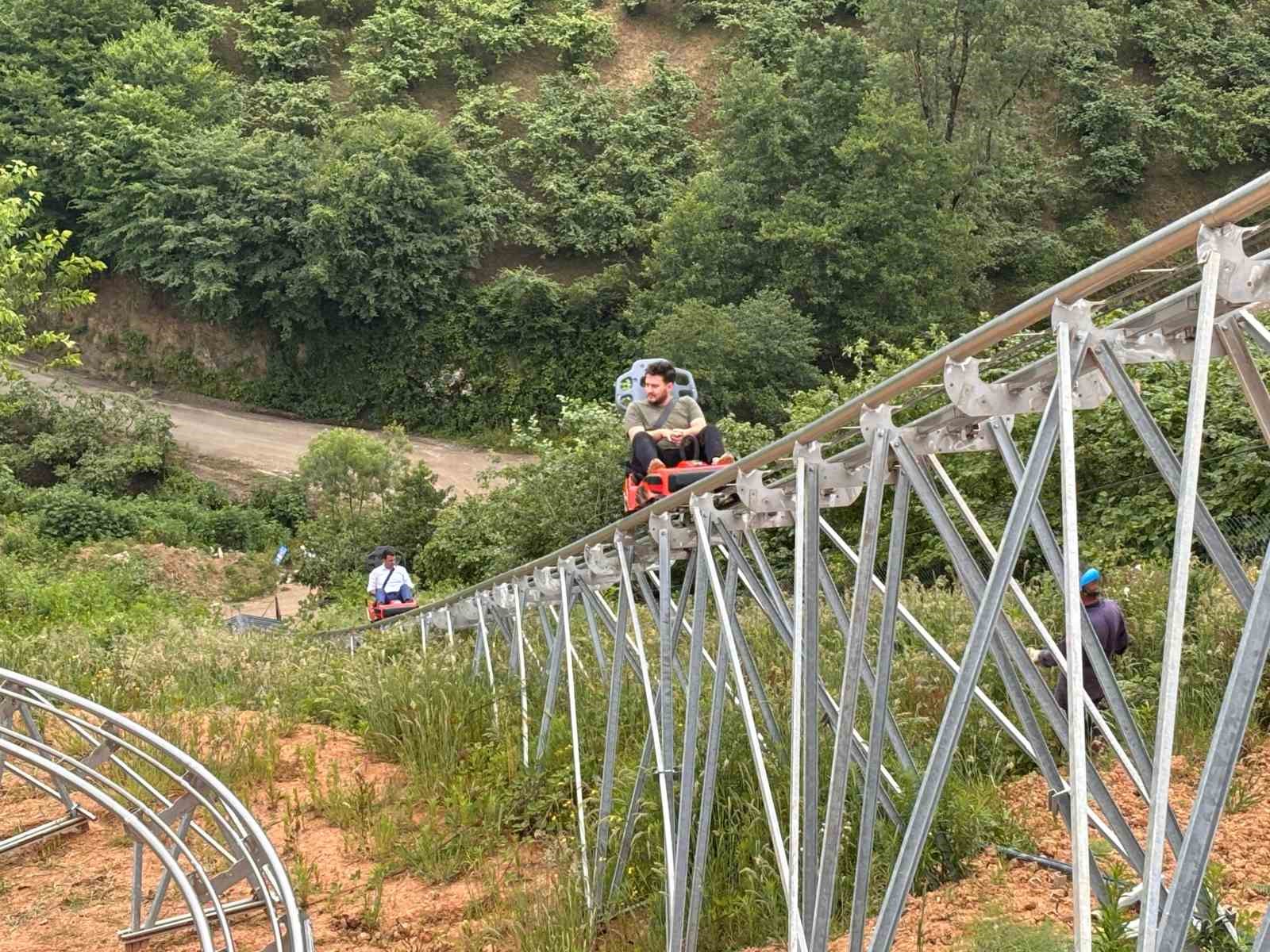 40 kilometre hız, 850 metrelik parkur; Karadeniz’in en uzun dağ kızağı Trabzon’da hizmete giriyor