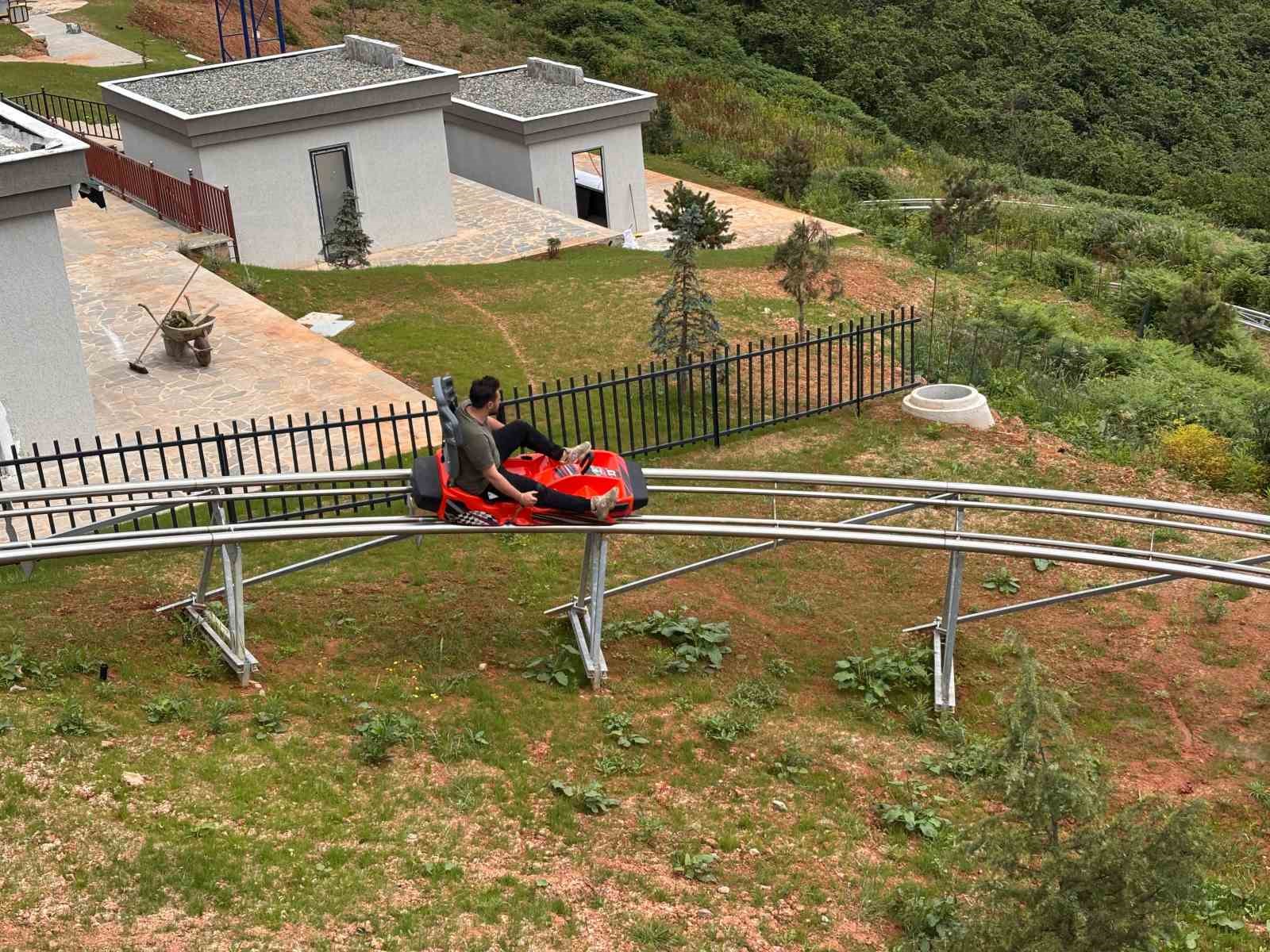 40 kilometre hız, 850 metrelik parkur; Karadeniz’in en uzun dağ kızağı Trabzon’da hizmete giriyor