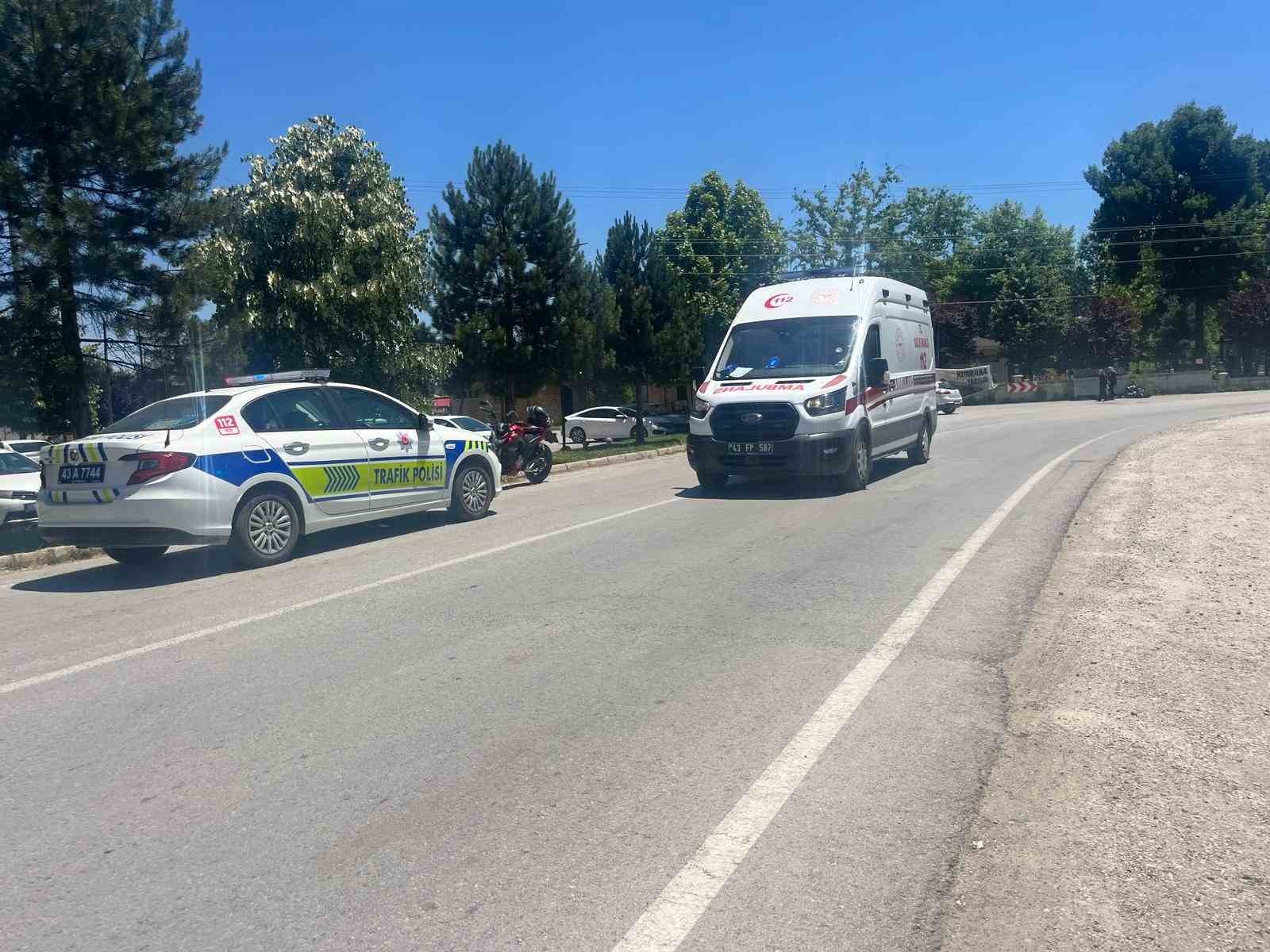 Tavşanlı’da motosiklet kazası,  kask hayat kurtardı