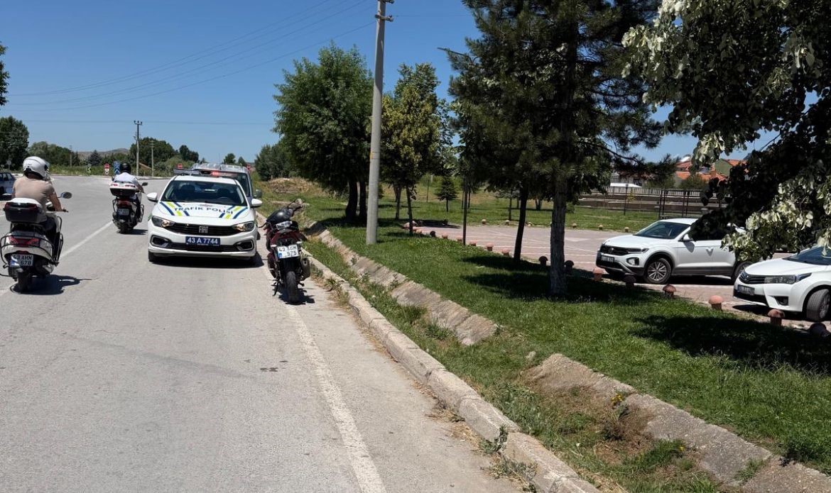 Tavşanlı’da motosiklet kazası,  kask hayat kurtardı
