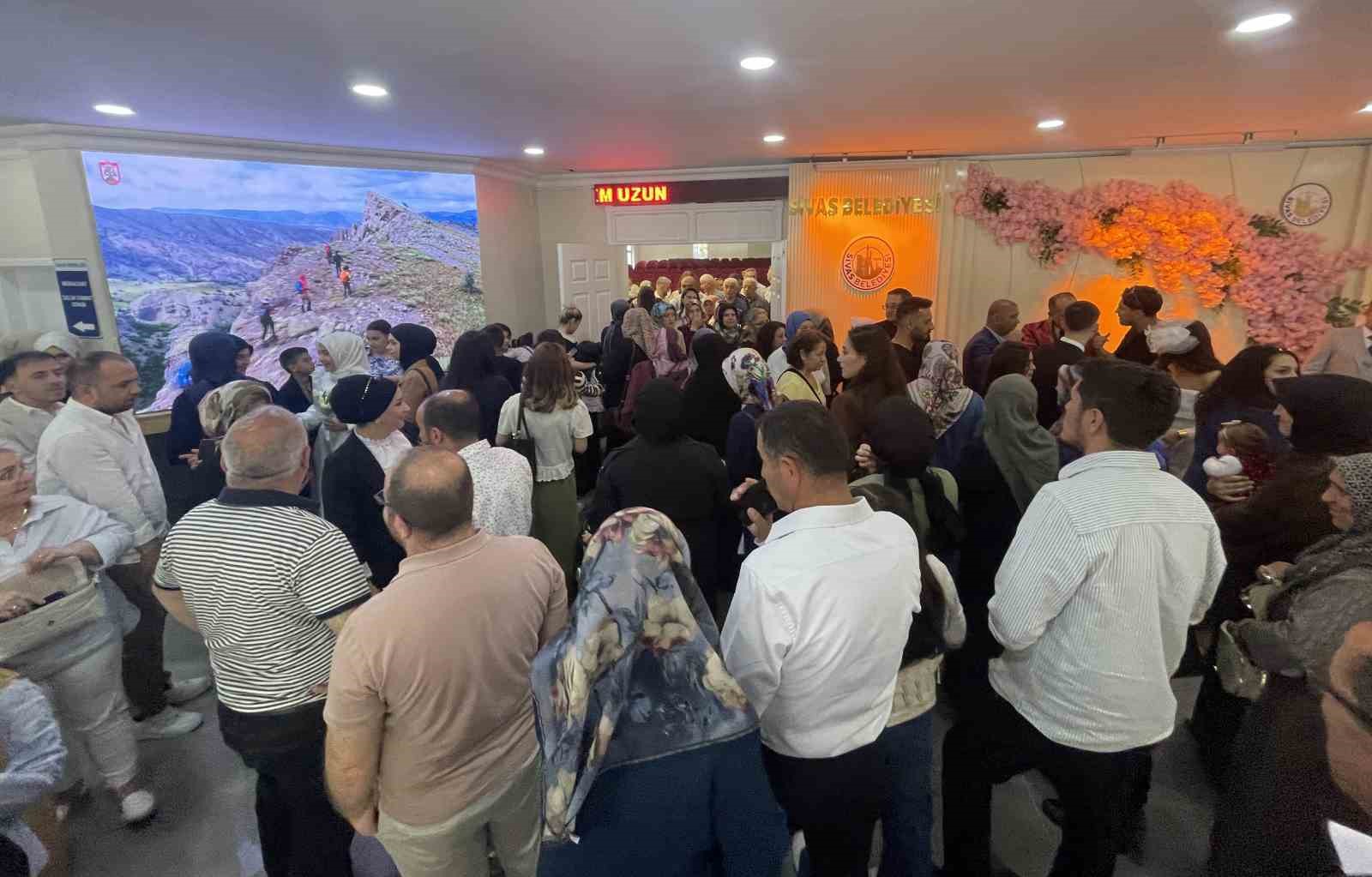 Uzmanı açıkladı: "Eğitim ve kariyer planları evlilik yaşını artırdı, kredi yaşı 35 olabilir"