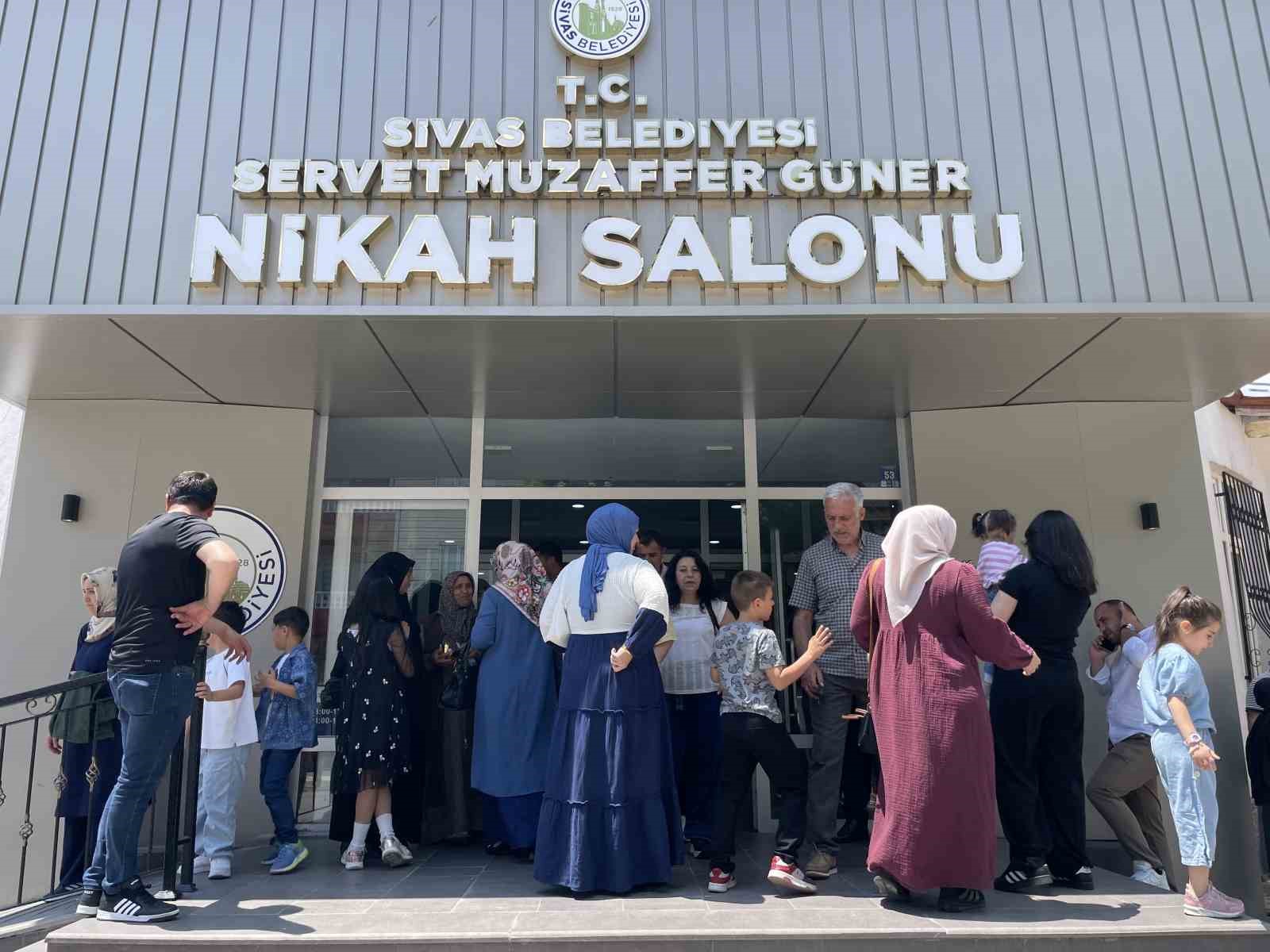 Uzmanı açıkladı: "Eğitim ve kariyer planları evlilik yaşını artırdı, kredi yaşı 35 olabilir"