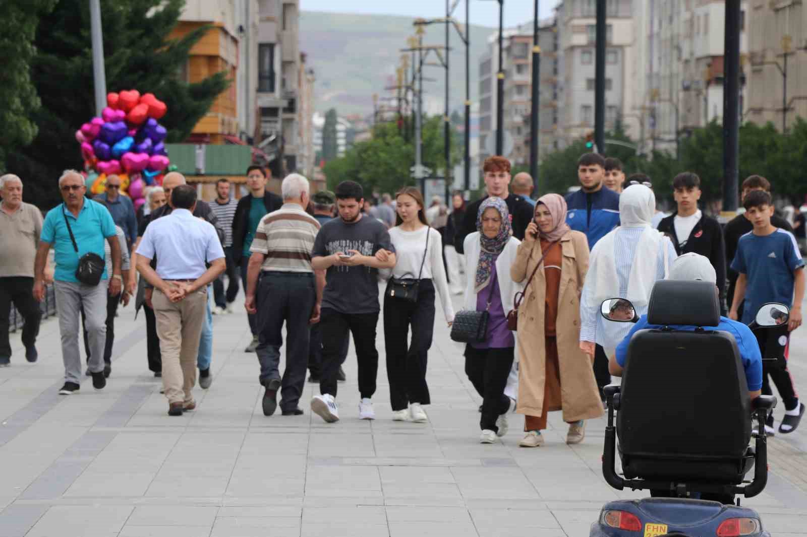 Uzmanı açıkladı: "Eğitim ve kariyer planları evlilik yaşını artırdı, kredi yaşı 35 olabilir"