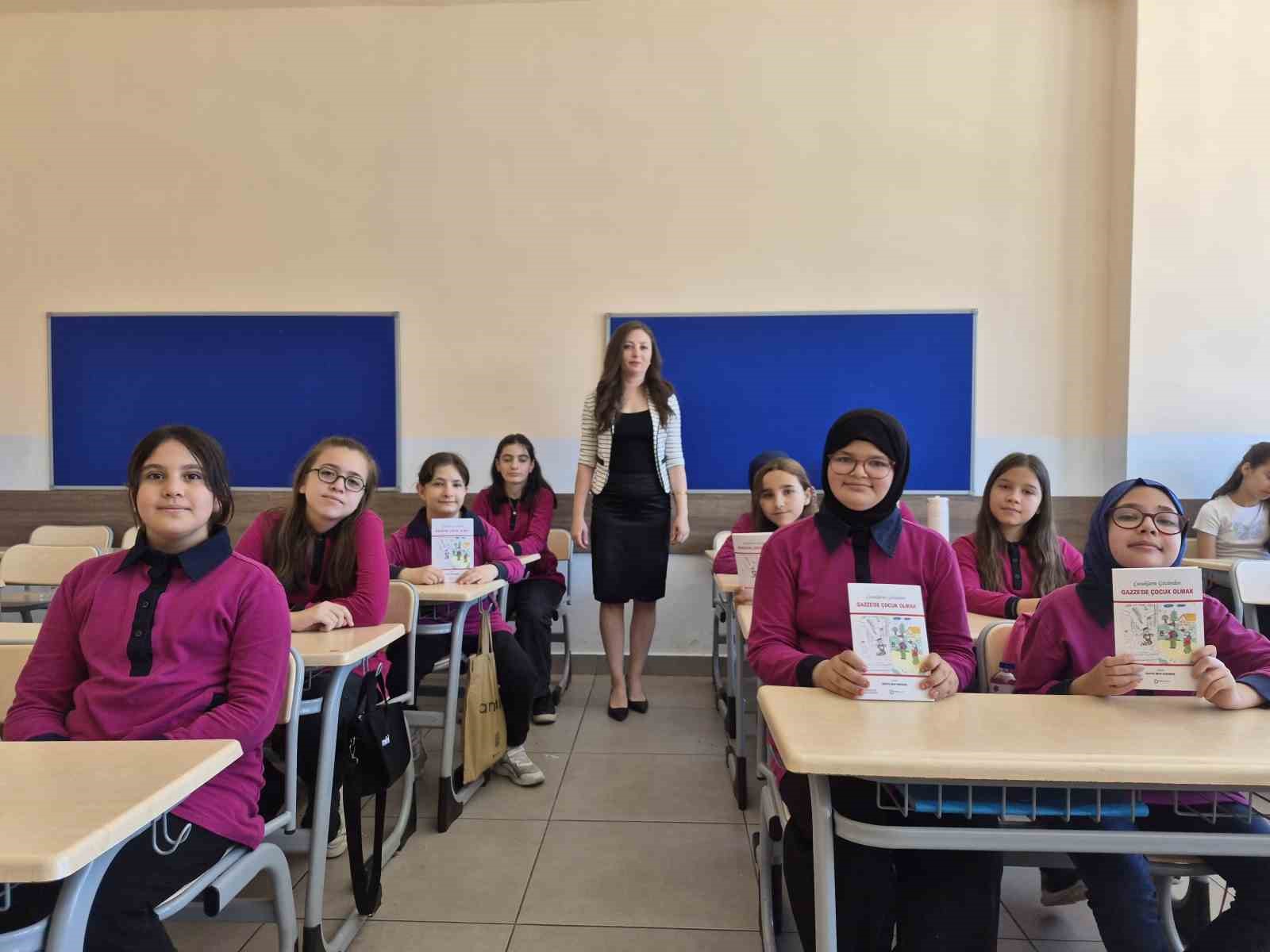 Minik yürekler, kalemleriyle Gazze’nin sesi oldular
