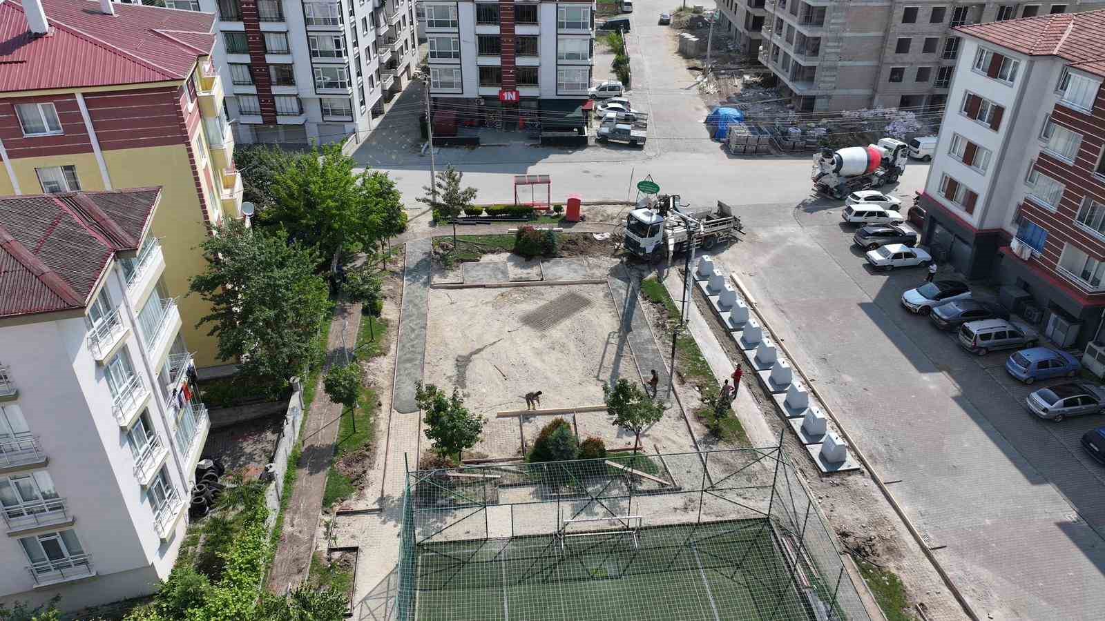 Bolu’da çocukların oyun alanları yenileniyor