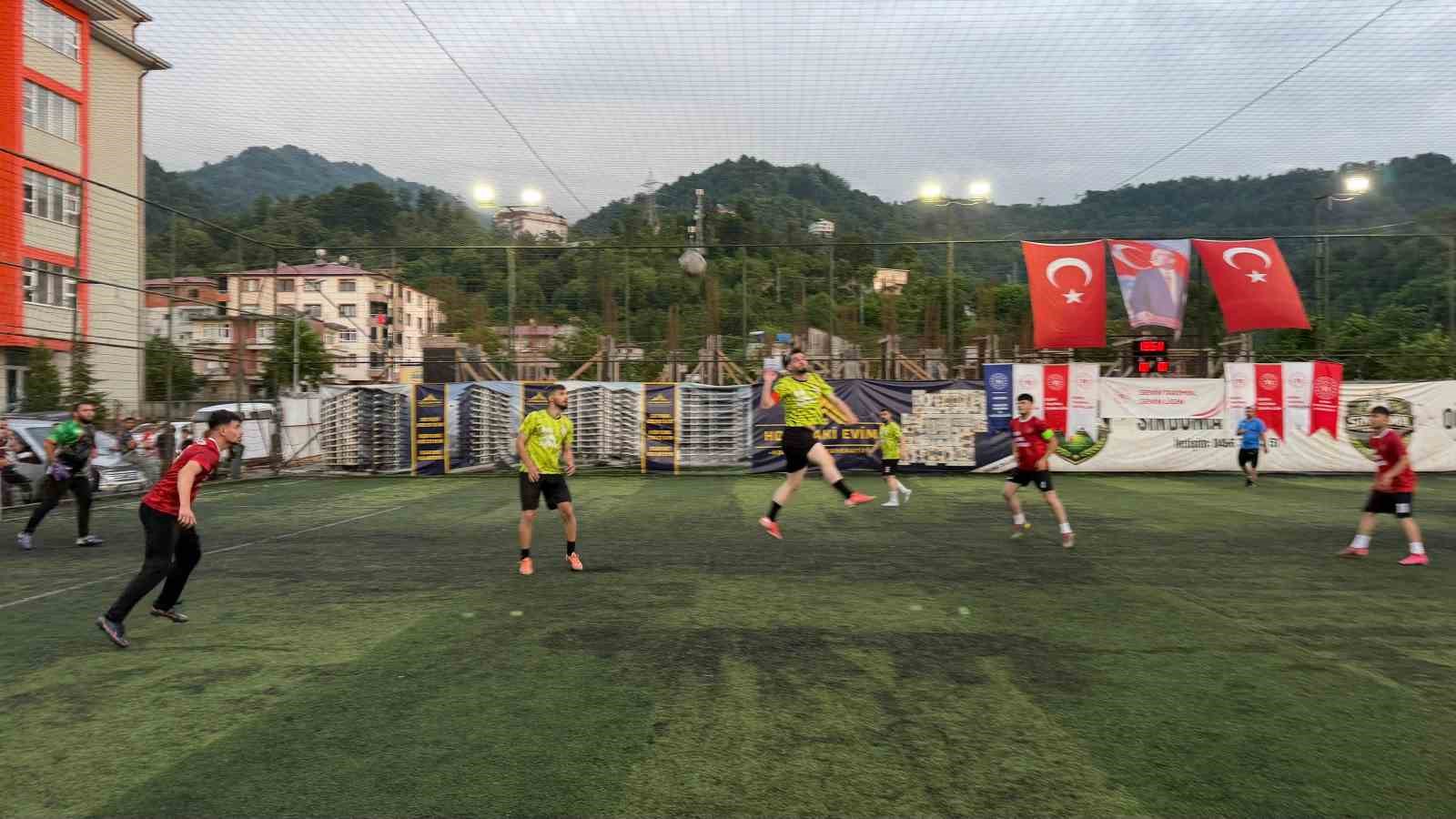 Bakanlığın pilot spor projesi Artvin’de gençleri sahaya indirdi