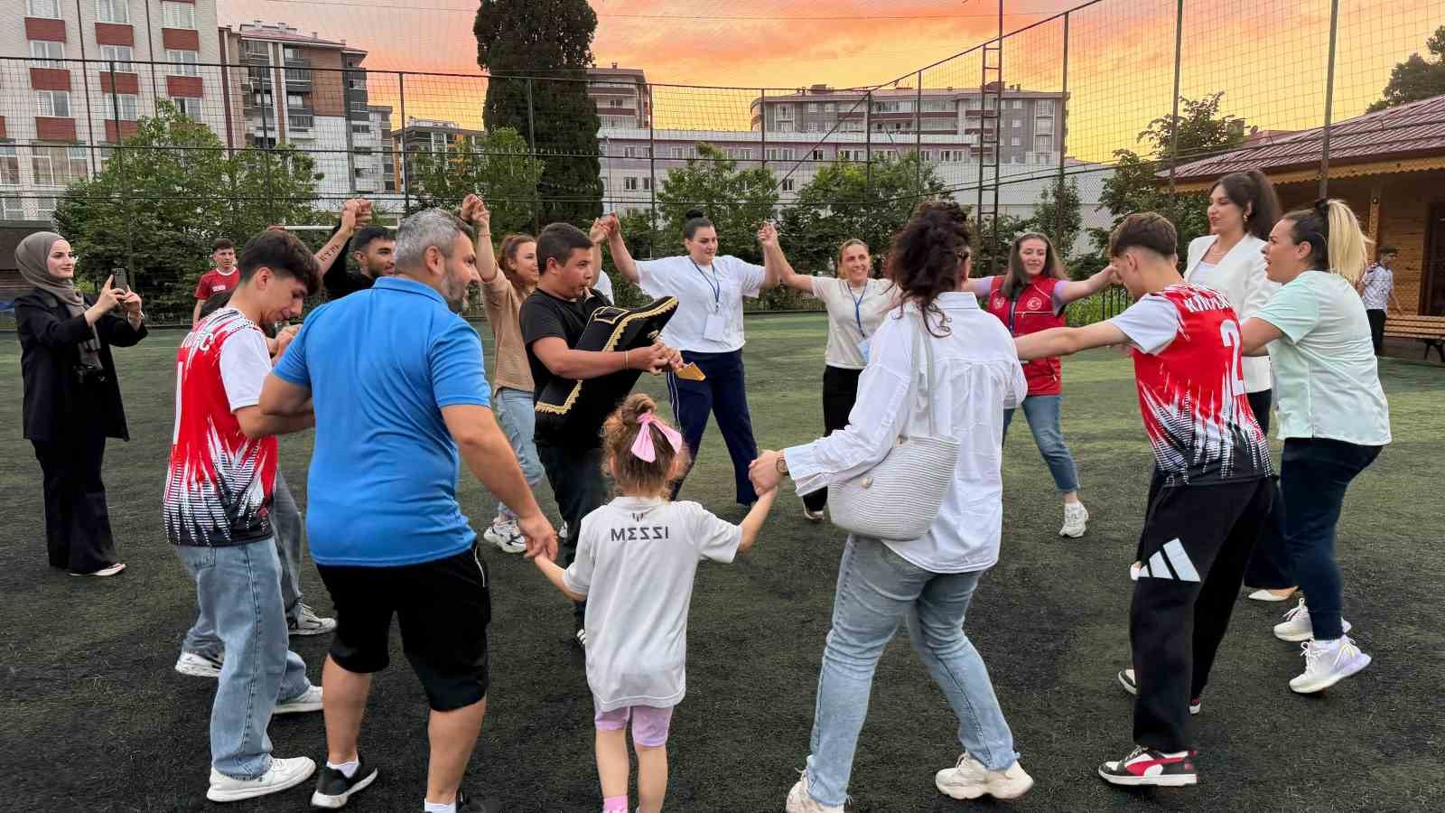 Bakanlığın pilot spor projesi Artvin’de gençleri sahaya indirdi