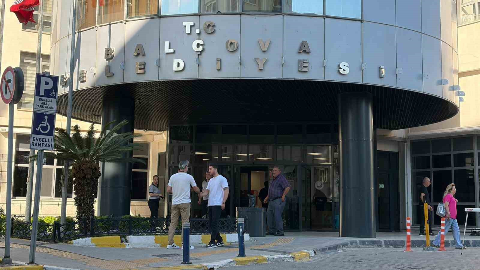İzmir’de belediyelere operasyonunun altından yine Veli Ağbaba çıktı