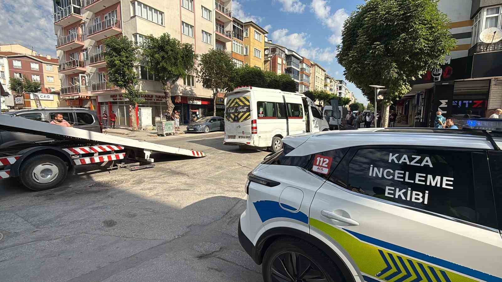Biri işçi servisi toplam 4 aracın karıştığı kazada 9 kişi yaralandı