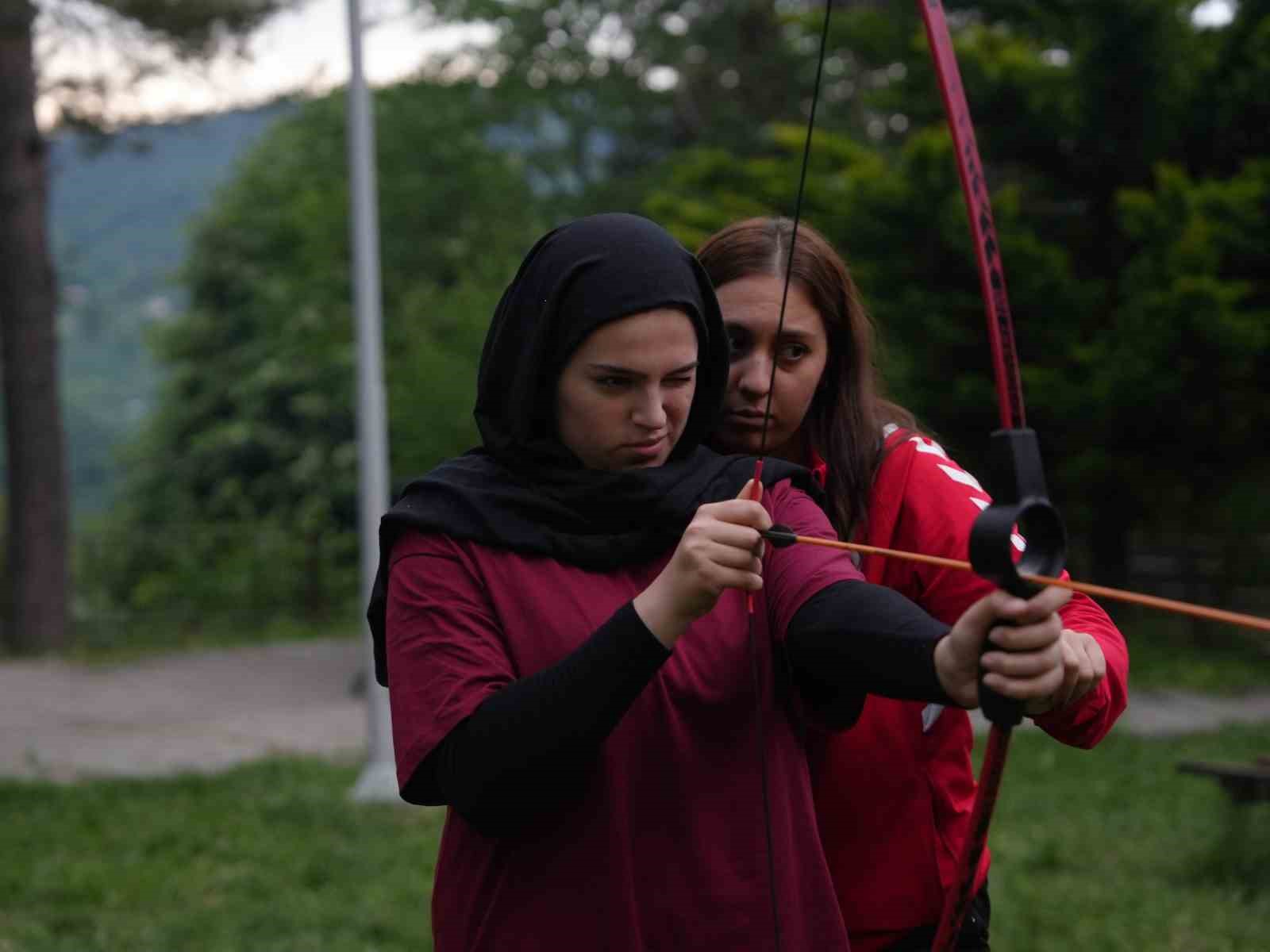 Gençler Samadere Şelalesi’nde bir araya geldi