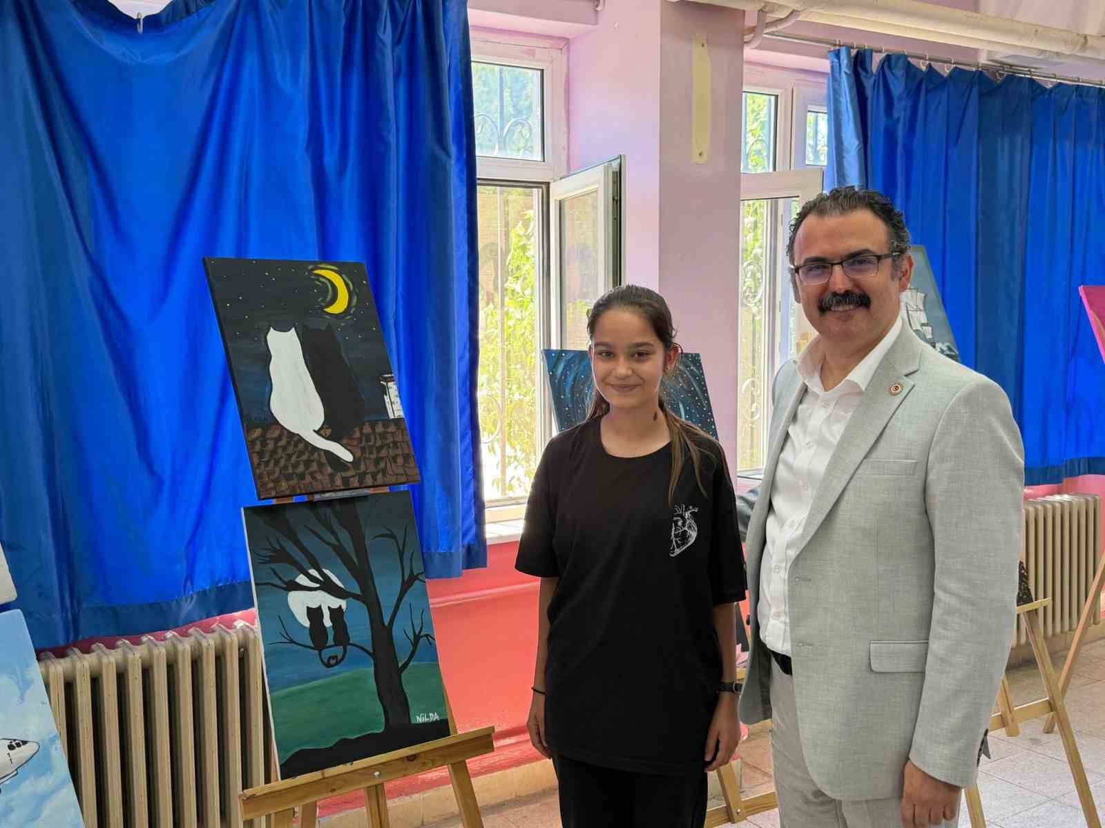 Öğrenciler eserlerini görücüye çıkardı