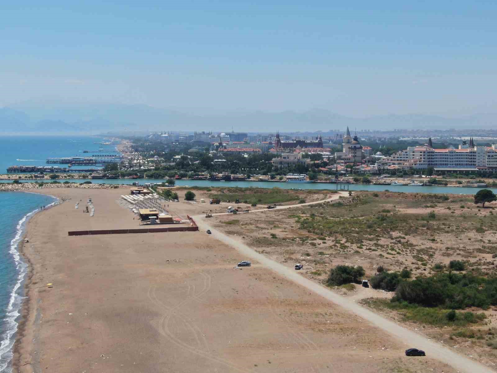 Denize sıfır 5 yıldızlı çardakların yerini halk plajları alıyor