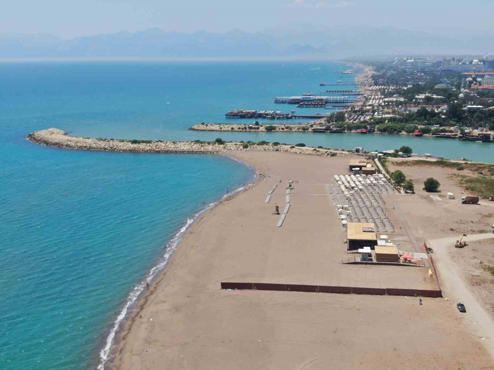 Denize sıfır 5 yıldızlı çardakların yerini halk plajları alıyor